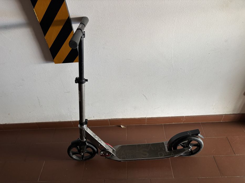 Bicicleta e trotinete criança