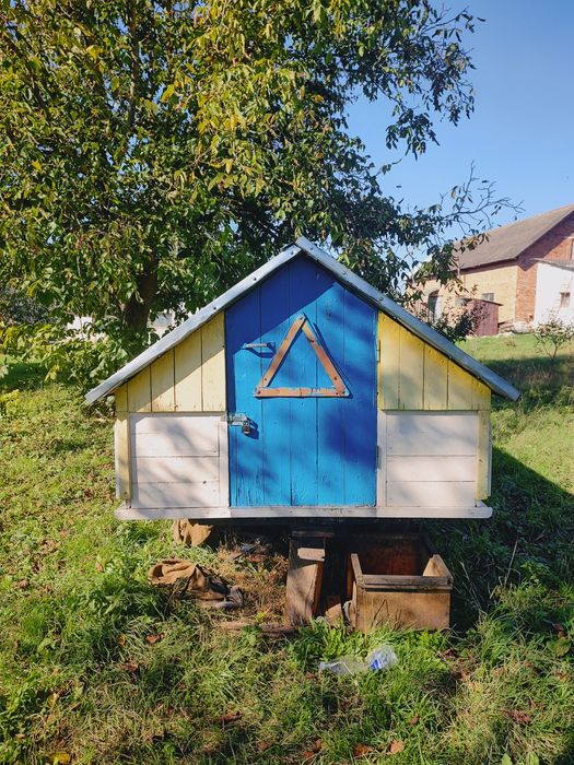 Продам два бджоло павільйони на українську рамку!