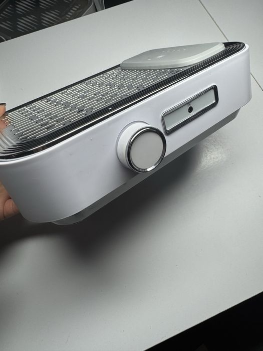 Витяжка для манікюру працює без світла