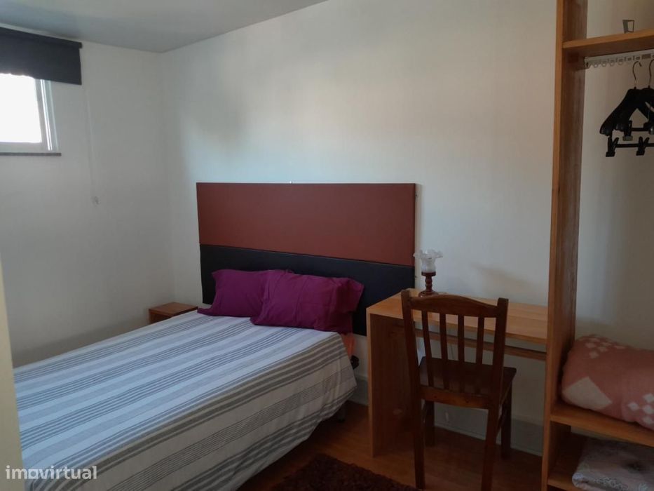 Quarto - localizado em Baixa de Santa Clara Coimbra