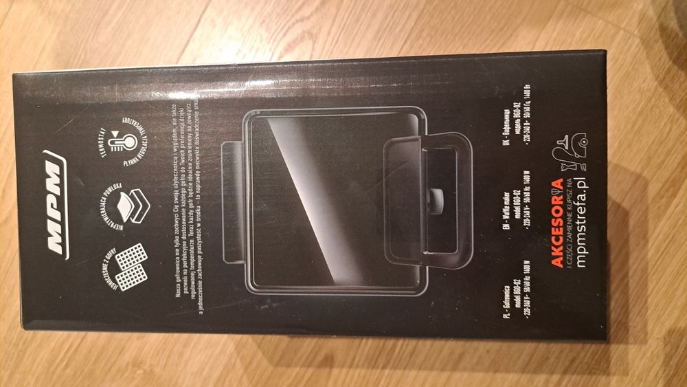 Gofrownica 1400W czarna MPM BGO-02