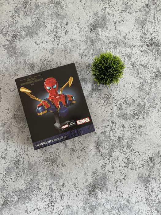З коробкою новий‼️Lego marvel spider-man bust