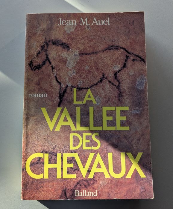 Livro em francês. Agatha Christie e outros.