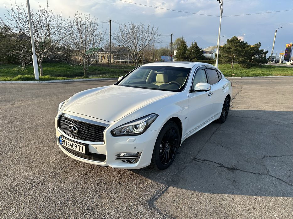 Infiniti Q70 2015