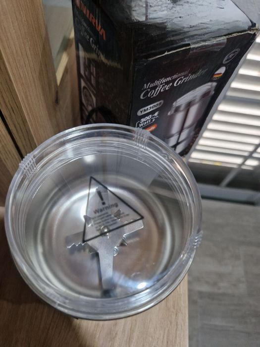 Moinho elétrico para grão e café. Em aço inoxidável. Novo