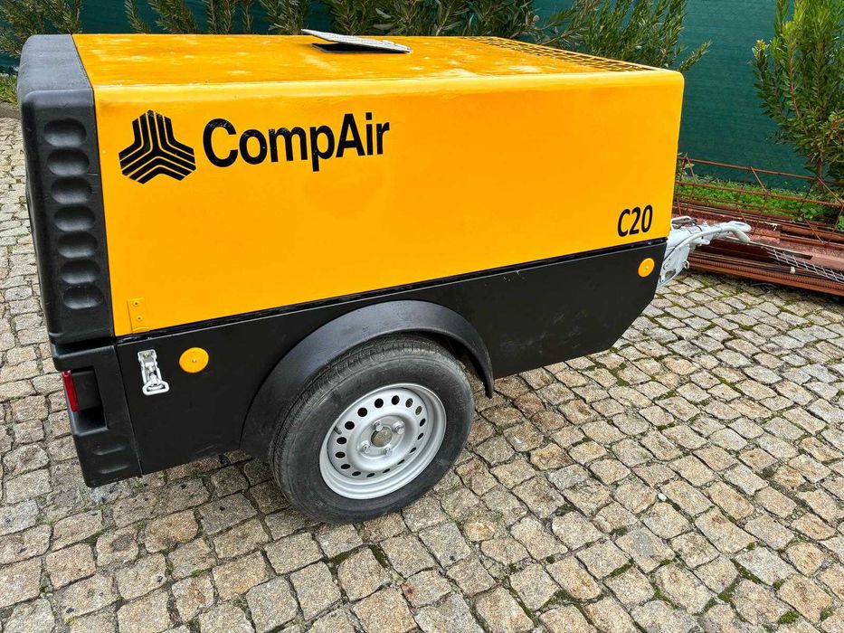 Compressor 2m3 Gasóleo - 7 Bar - COMPAIR C20 (Motor KUBOTA)