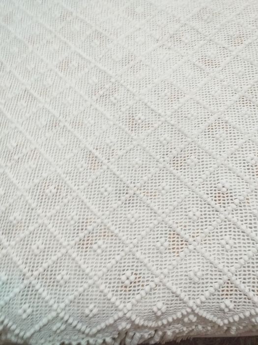 Vende se colcha e almofadas feitas a mão