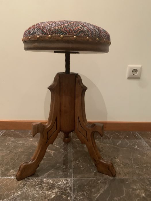 Banco de piano restaurado