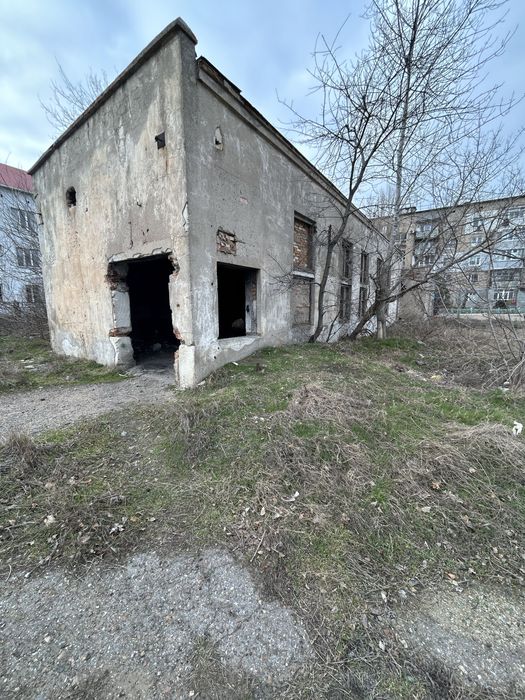 Продам участок 30 соток со зданием 350 м/кв  на Совхозе