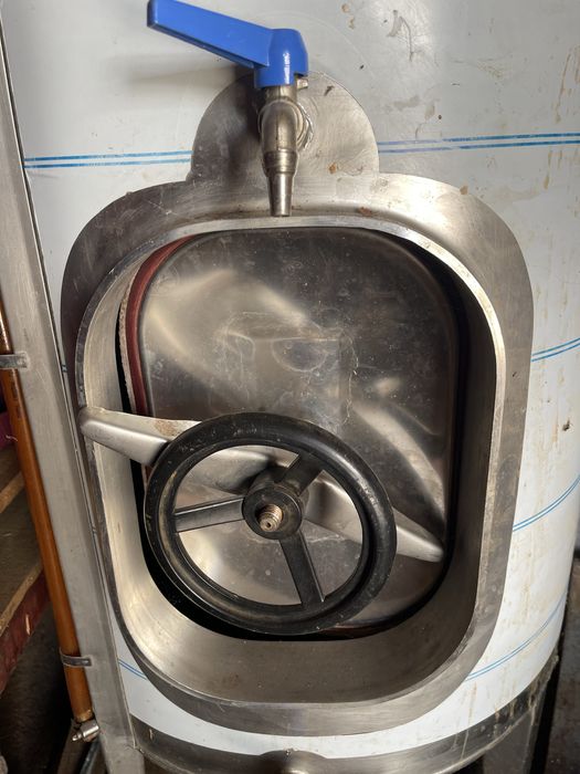 Vendo 2 Cubas de Vinho 600L e 200L