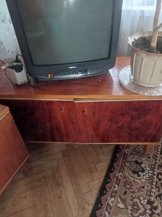 Тумбочку для одягу,та іншого призначення б/к