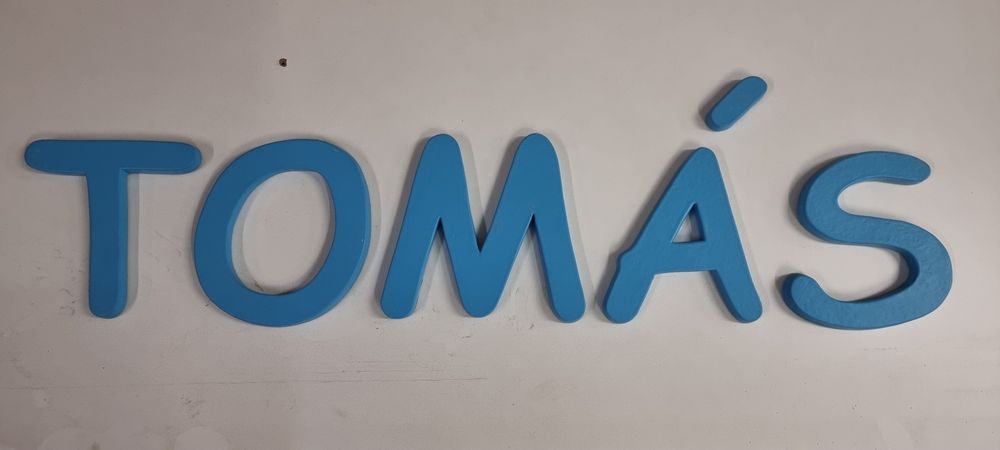 Letras em madeira pintadas (Tomás)