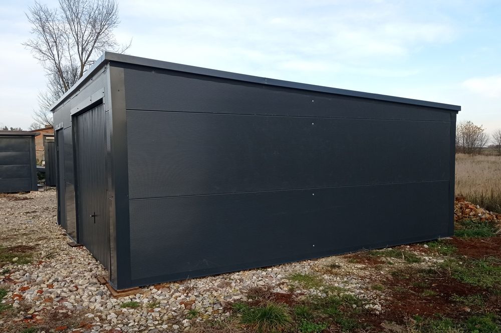 Garaże, pomieszcze gospodarcze z płyt warstwowych 6x5,8m.