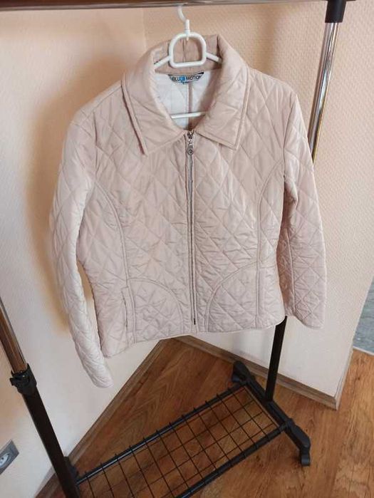 Pikowana wiosenna kremowa kurtka