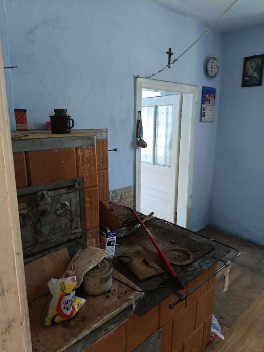 Dom ceglany z budynkiem gospodarczym i 13-arową działką