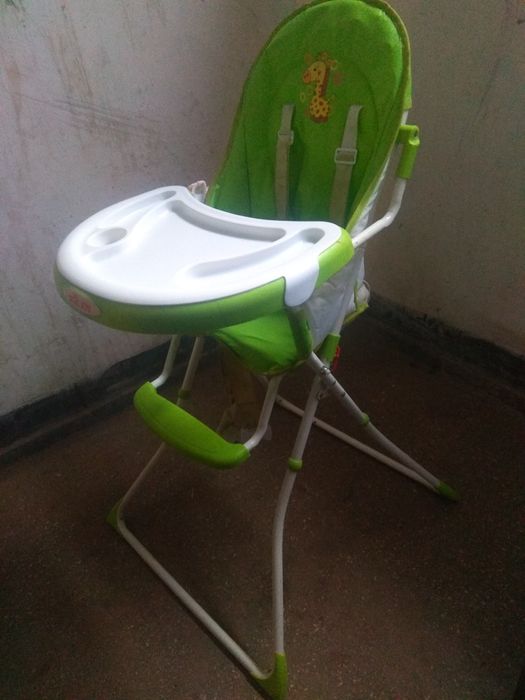 Стілець для годування малюка