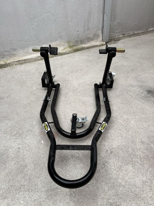 Cavalete para motas com rodas direcionais