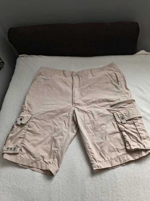 Krótkie spodenki szorty męskie zapinane na guziki zamek z kieszeniami