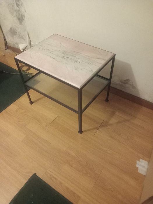 Mesa de mármore,  vidro e ferro