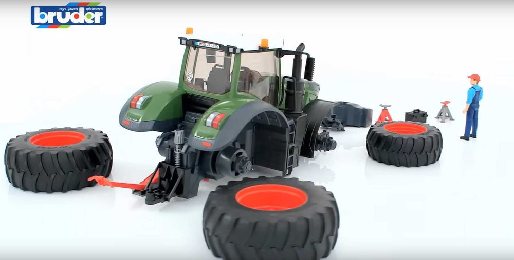 Трактор Fendt 1050 Vario з водієм і та інструментами Bruder 04041