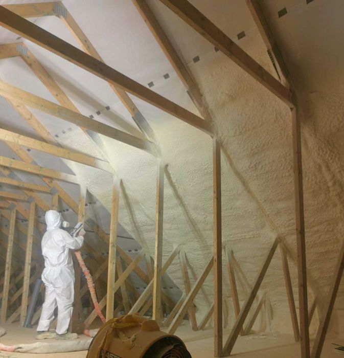 Ocieplenie pianą PUR Izolacje natryskowe DARMOWA WYCENA / Wolny termin