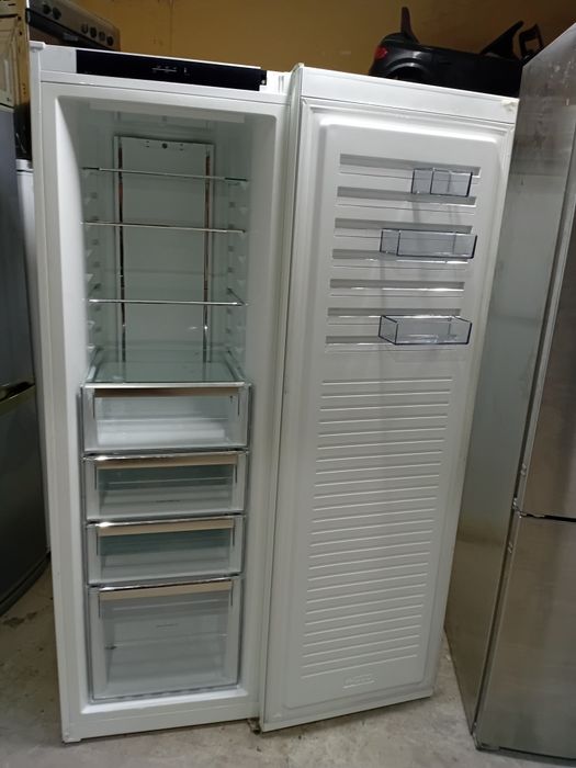 Морозильна камера  BOSCH HFUIY747BCGсуха замороз.