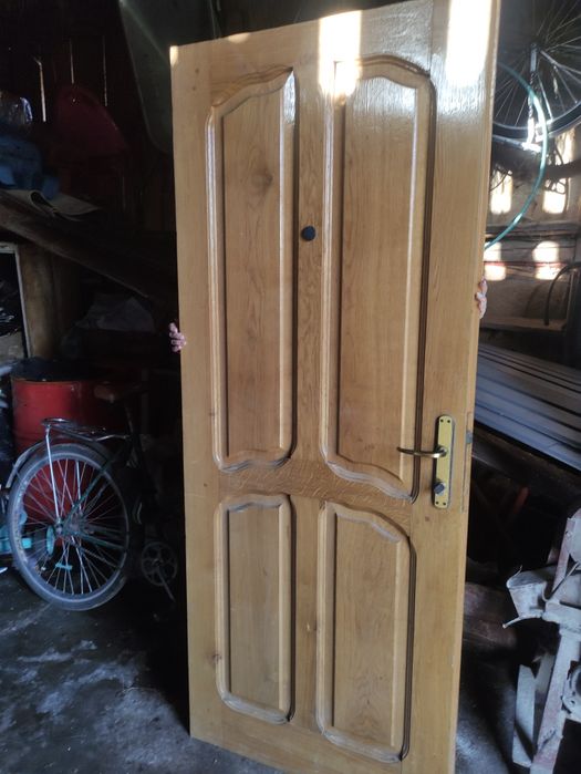 Двері дерев'яні вхідні