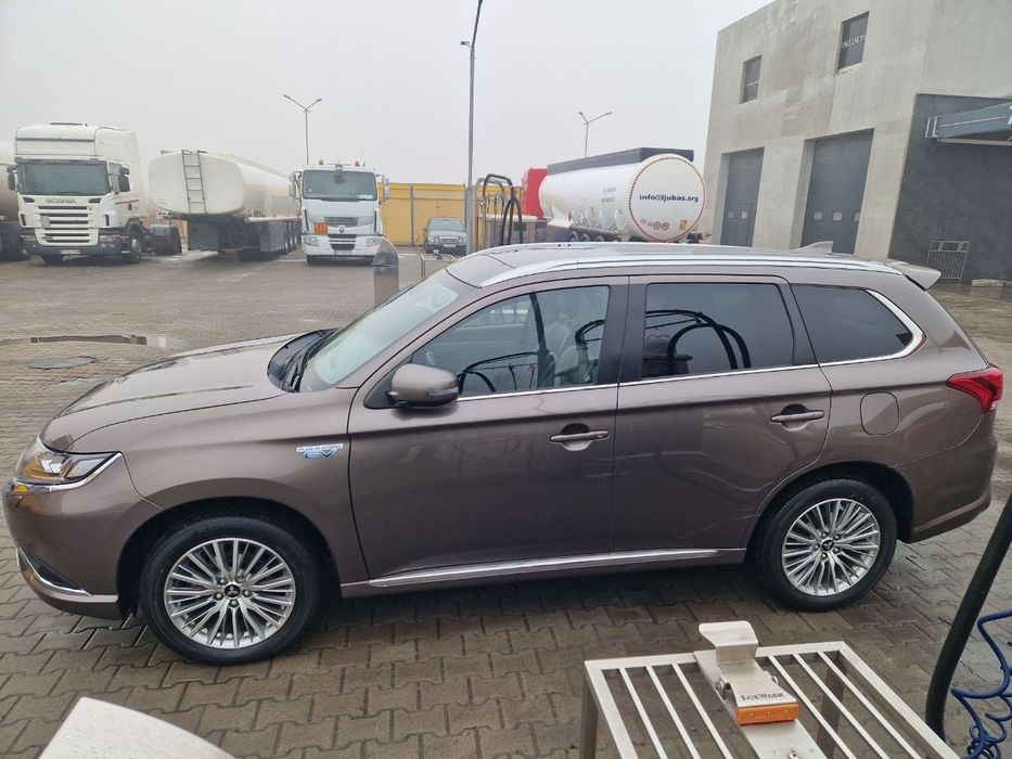 Mitsubishi outlander phev 2019
