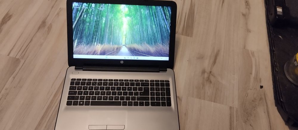 Laptop HP 15 A9 SSD256 8GB ram Radeon R5 Win11 Home PL