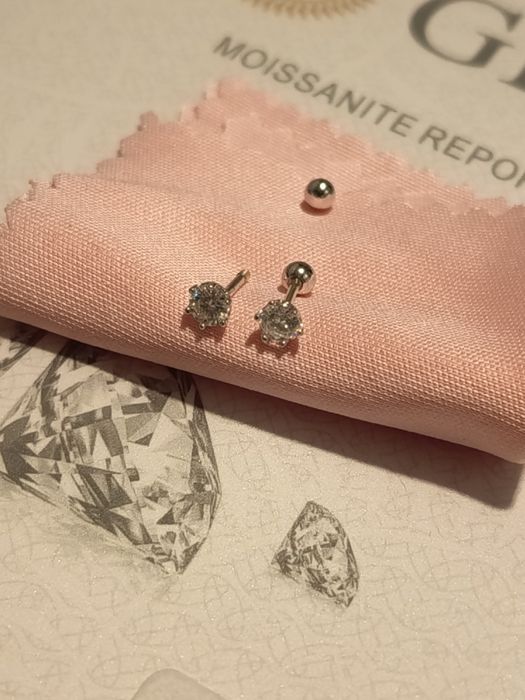 Kolczyki / kolczyk z moissanitem 0.2 ct 3.5mm srebro 925