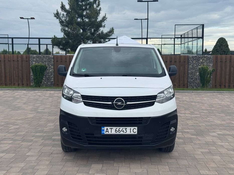 Opel Vivaro 2.0d пасажир 8+1 мість
