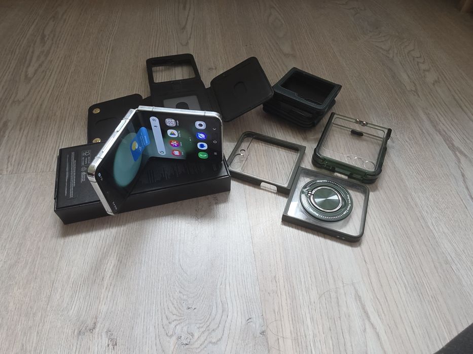 Samsung Z Flip 5 8 pamięć 8/512