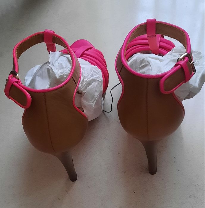 Sapatos de salto de 10,5 cms número 36/37 (NOVOS)