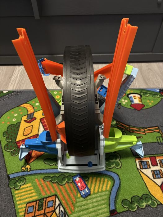 Hot Wheels Spinwheel Challenge Play Set for 5 Year Olds And Up