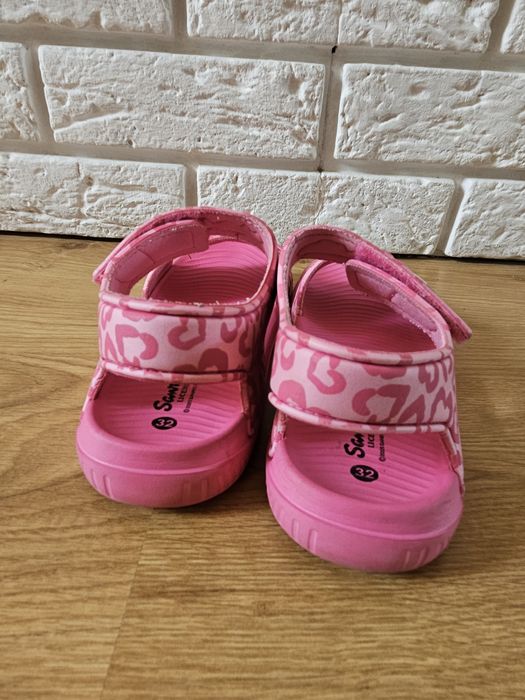 Lekkie sandały r. 32 + czapka Hello Kitty na rzep w kotki