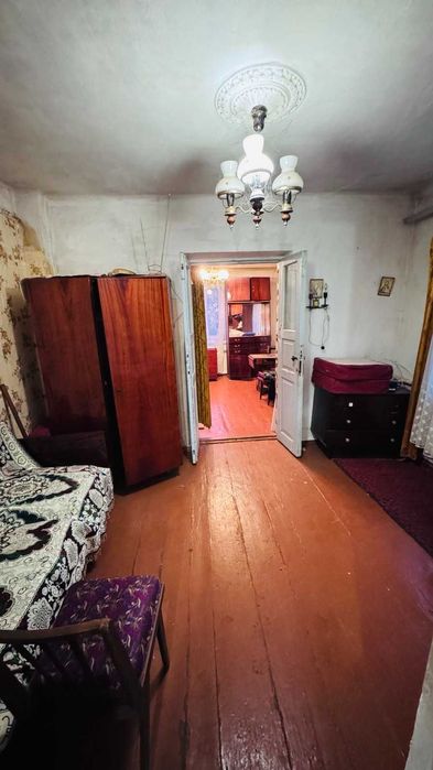 Продається хороша 1/2 частина будинку в районі Мар’янівки.