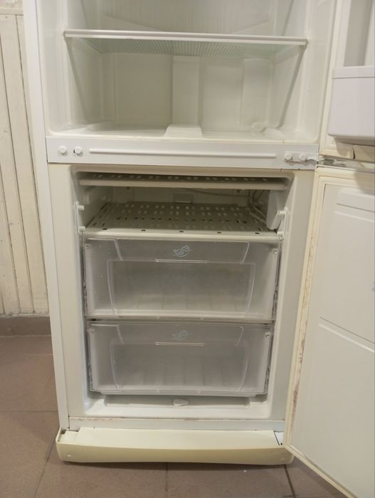 Продам холодильник Indesit
