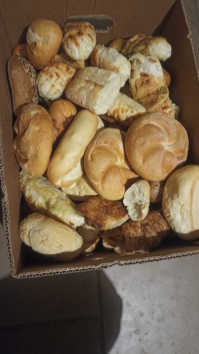 Suche pieczywo, głównie bułki