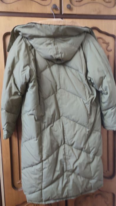 Жіночий двосторонній пуховик з капюшоном