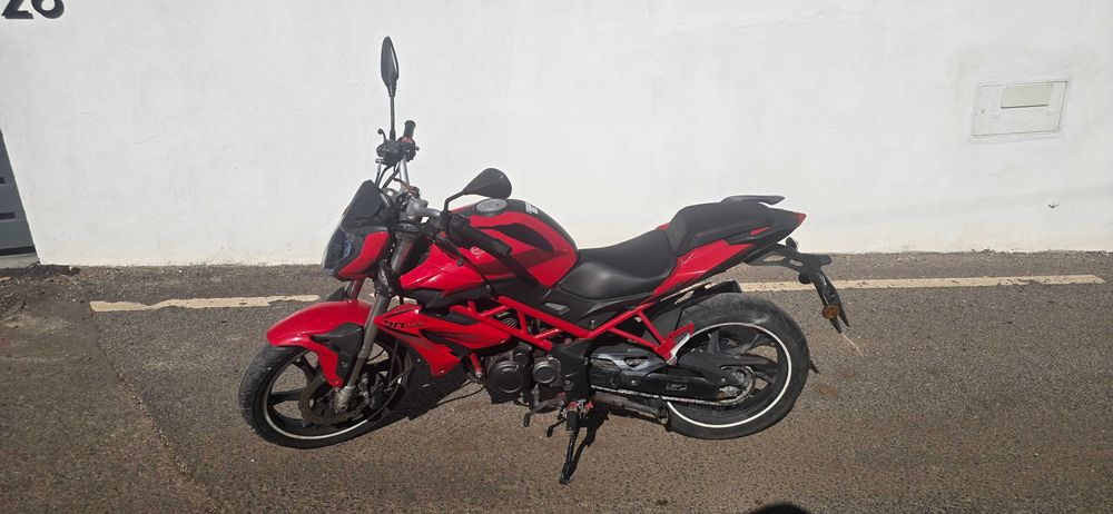 Benelli BN 125 — 2020 | Vermelha | 2.º proprietário