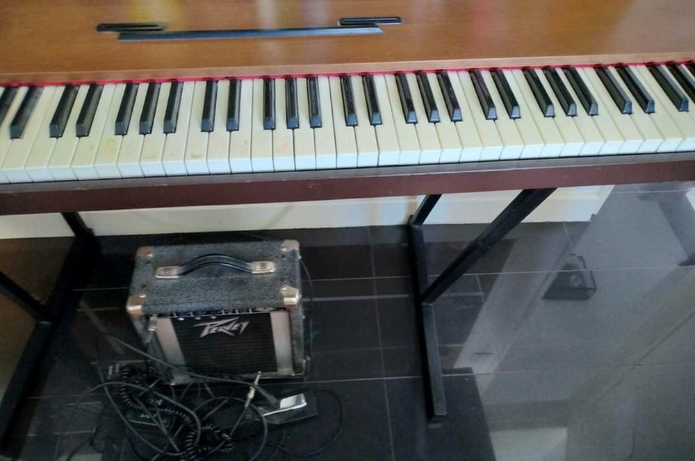 Piano elétrico analógico vintage CRUMAR