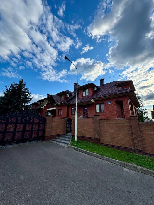 Елітний будинок р-н Теремно Луцьк 670 м2 можливий продаж частини