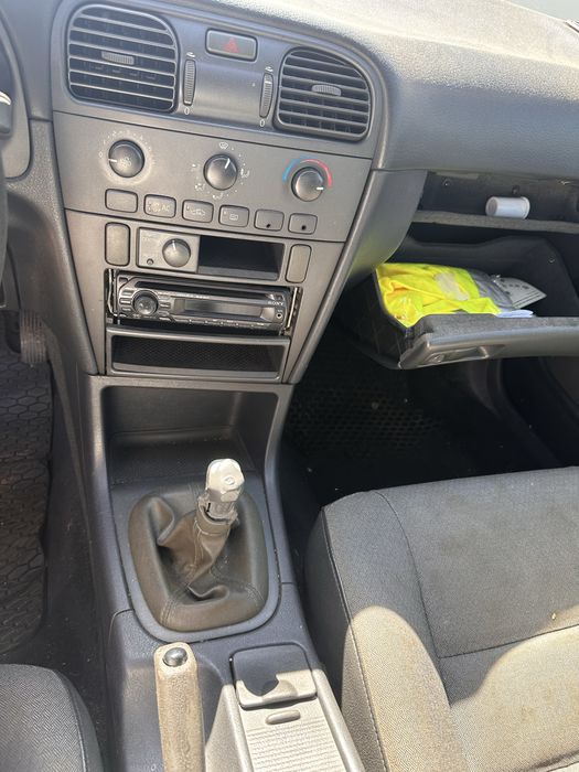 Volvo v40 cinzento