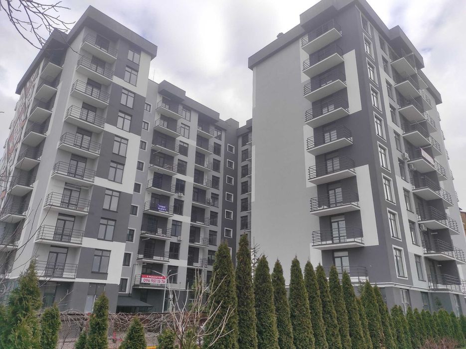 Продається 2-х. кім. квартира  в ЖК Хмельницький по 800 дол. за кв. м.