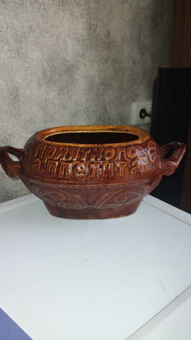 Продам кастрюлю для запекания в духовке.