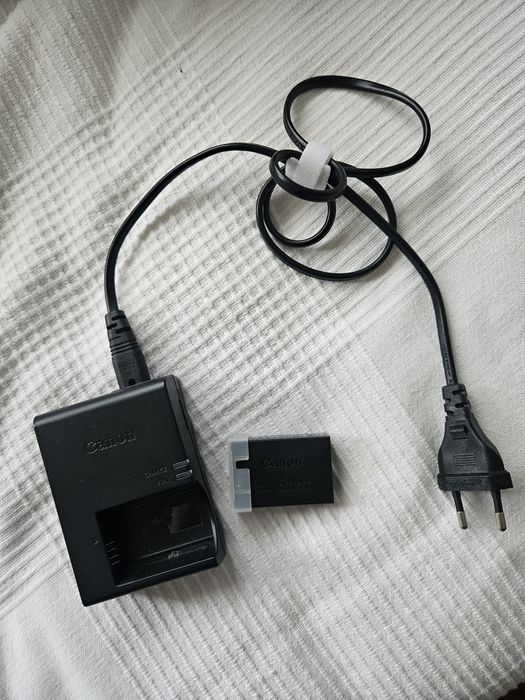 Canon 77D + lente Canon EF-S 18-55mm