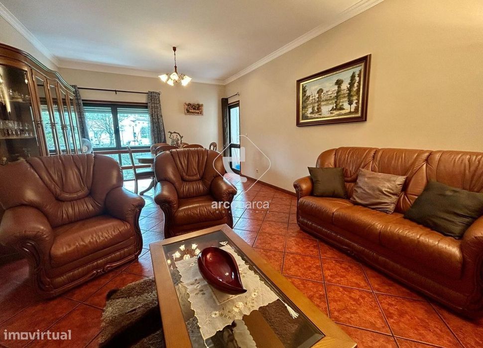 Apartamento T2, centro, garagem, 2 varandas - Arcos de Valdevez