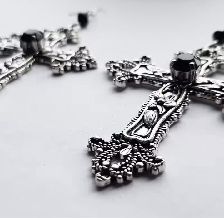 Готичні великі деталізовані сережки хрестики