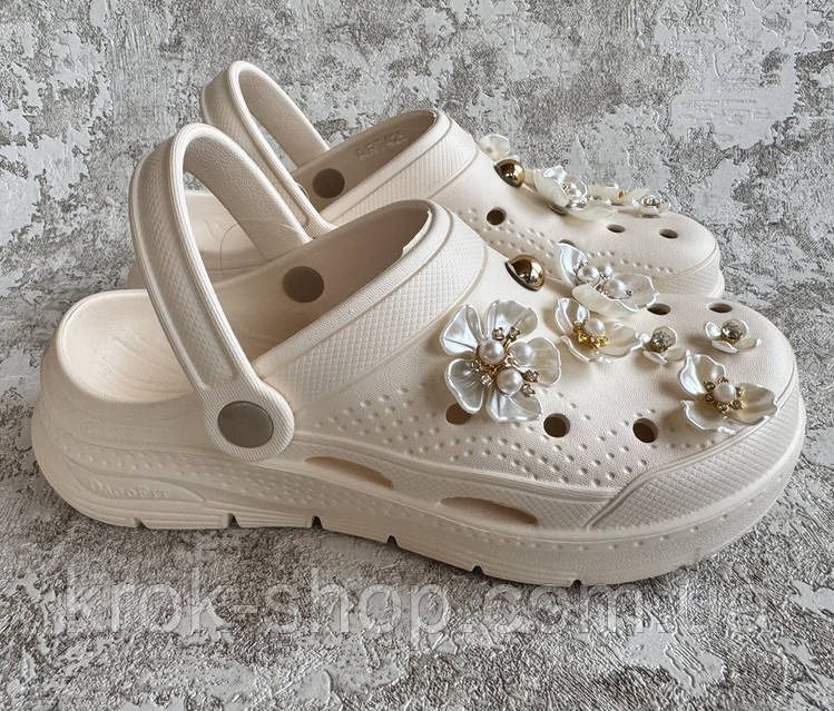 Нереально гарні сабо/крокси/шльопанці з квітами