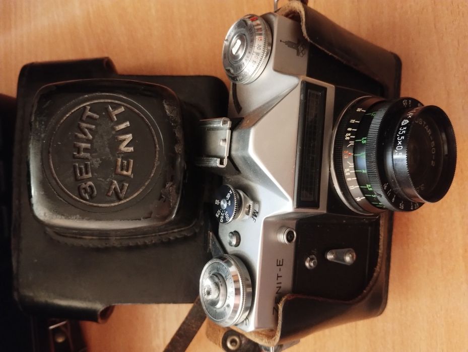 Продам фотоаппарат zenit e